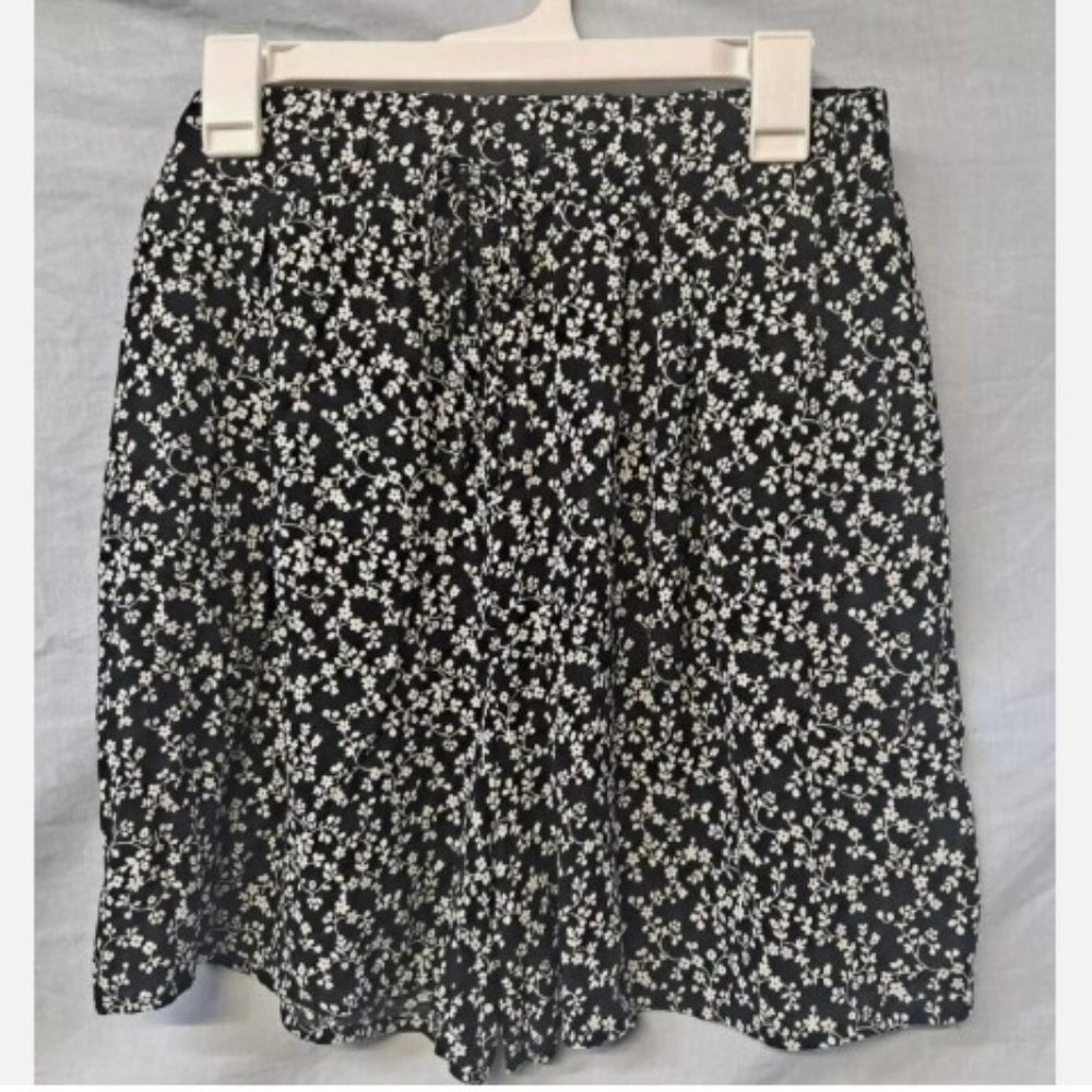 West Loop Black & White Floral Women's Elastic Waist Drawstring Shorts
